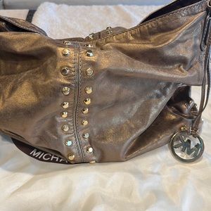 Used Michael kors bag. Sold as is.